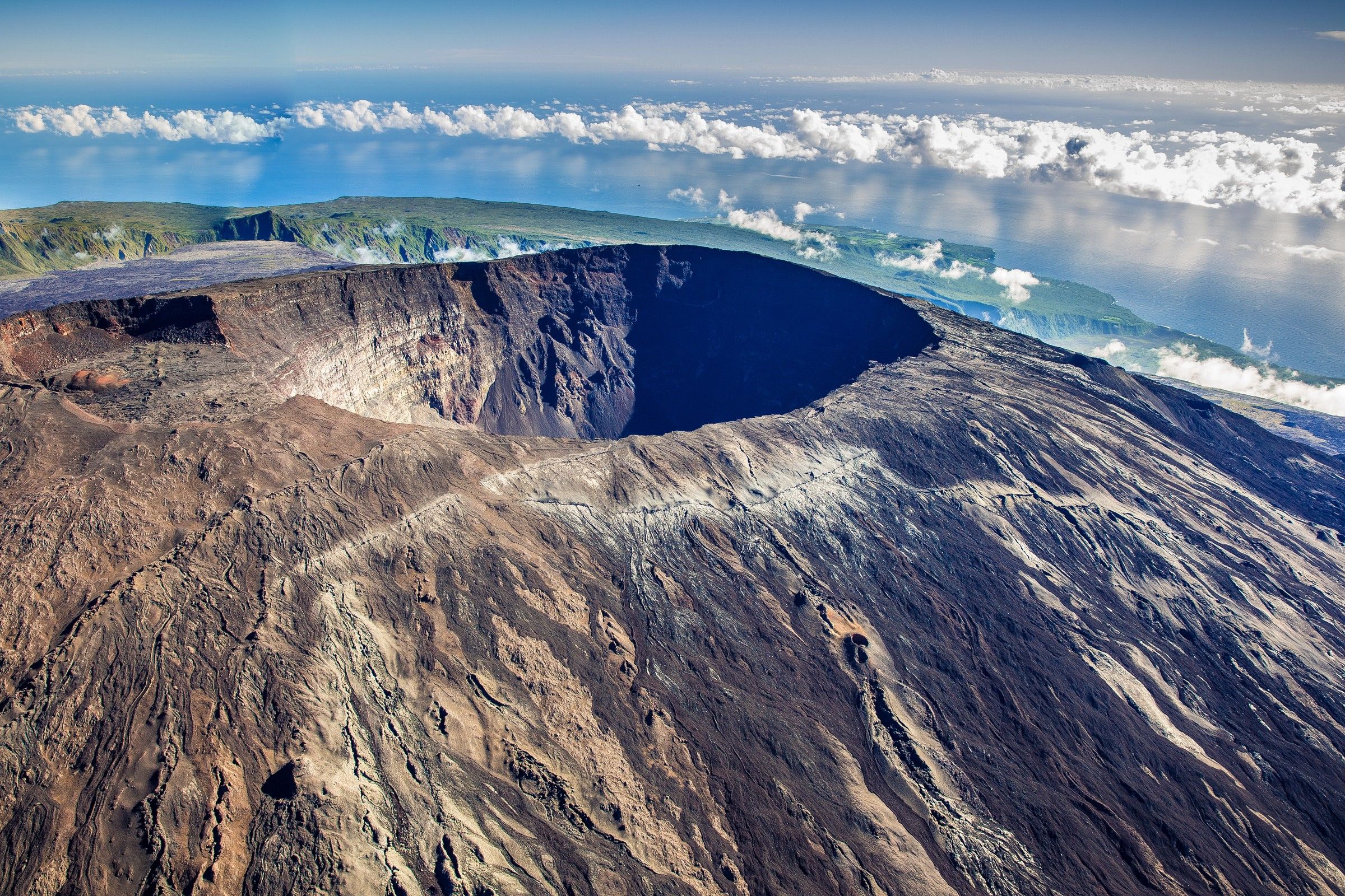 Le Piton de la Fournaise : Le spectacle grandiose de l'éruption de ce début d'année 2026